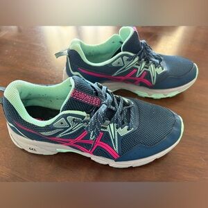 Asics women’s running shoe. sz 11 GEL Venture shoe